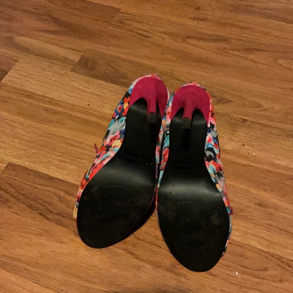 Beautiful Multi Color Size 7 Ladies High Heel Shoes - Picture 5 of 5